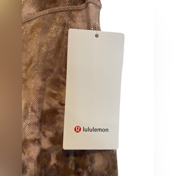 *NWT Lululemon align shorts Size 6 - Picture 4 of 5